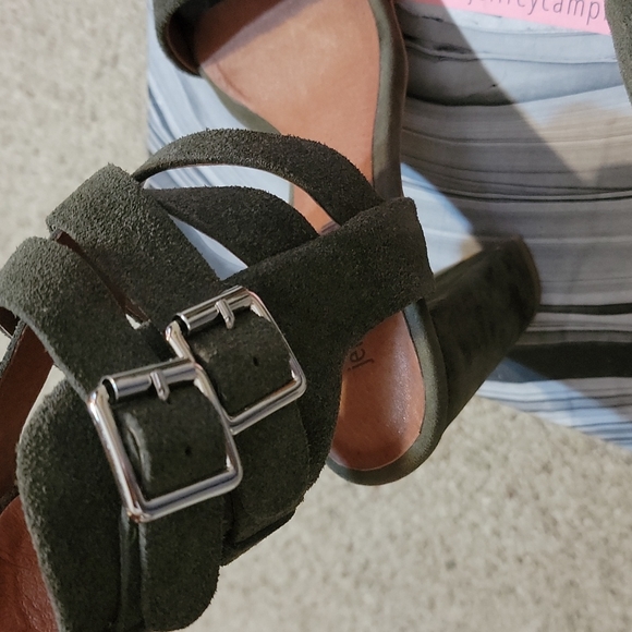 ‼️Blogger Favorite‼️ Suede Khaki Chunky Sandals - Picture 7 of 9